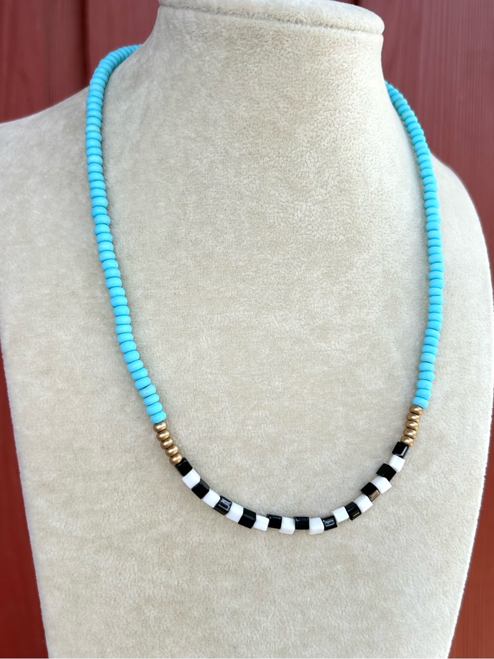 Blue beaded necklace - Picture 4 of 5